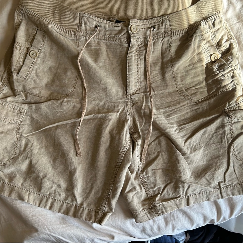 Faded Glory Women’s Kahki cargo shorts